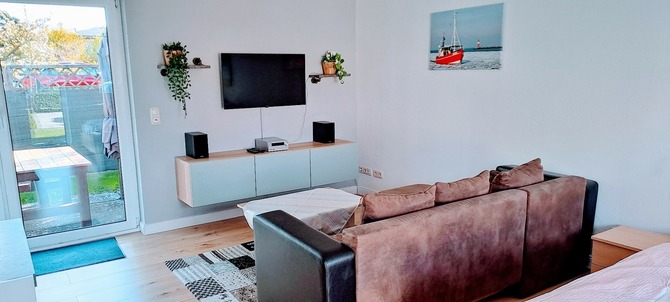Ferienwohnung in K&uuml;hlungsborn - Vogel - Wohnbereich mit TV und Radio