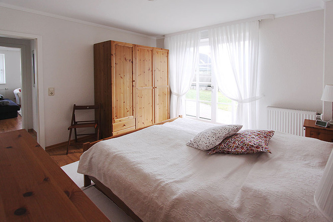 Ferienwohnung in Schwartbuck - Bromm - das Schalfzimmer mit Terrassent&uuml;r