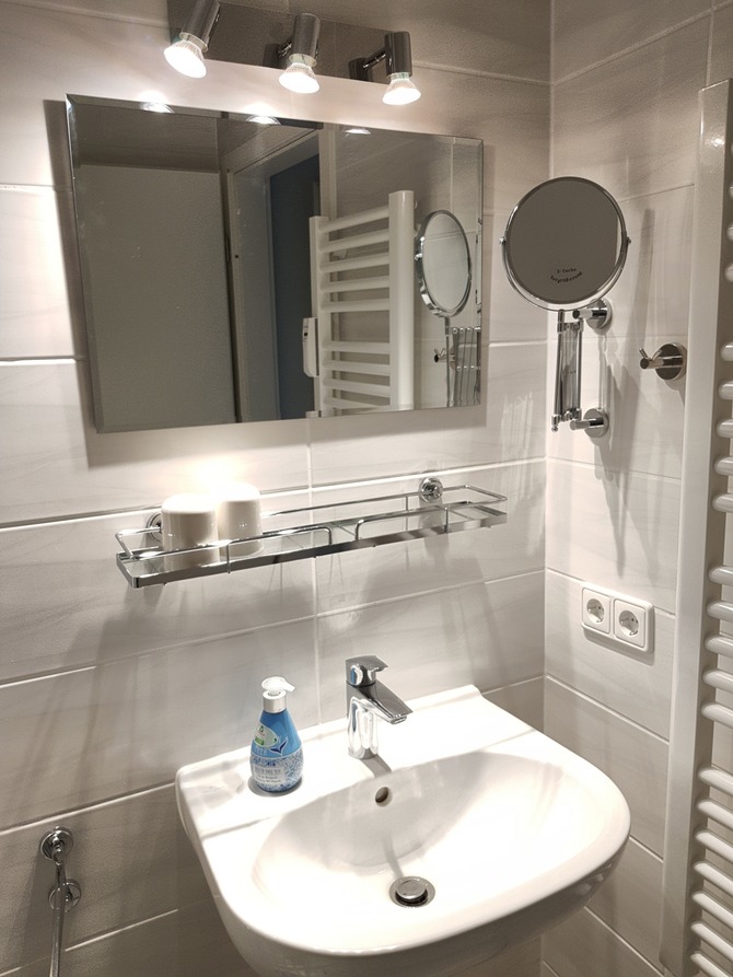 Ferienwohnung in Zinnowitz - D&uuml;nenstra&szlig;e Skibbe - Duschbad mit Handtuchheizk&ouml;rper