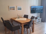Ferienwohnung in Zinnowitz - D&uuml;nenstra&szlig;e Skibbe - Esstisch mit TV und Radio