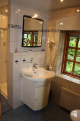 Ferienhaus in D&ouml;hnsdorf - Landhaus Unter dem Reetdach - Duschbad 2