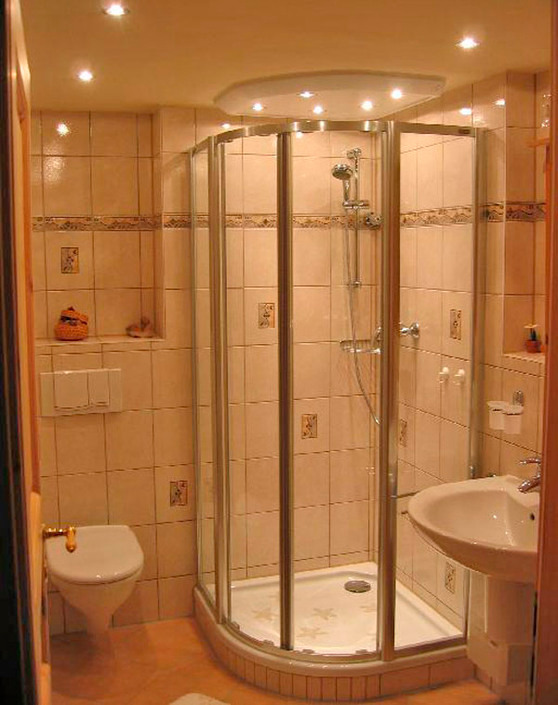 Ferienhaus in D&ouml;hnsdorf - Landhaus Unter dem Reetdach - Duschbad 1