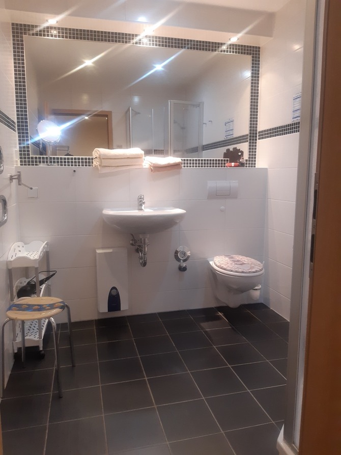 Ferienwohnung in Trassenheide - Traumstrand - ger&auml;umiges Bad mit Dusche und WC