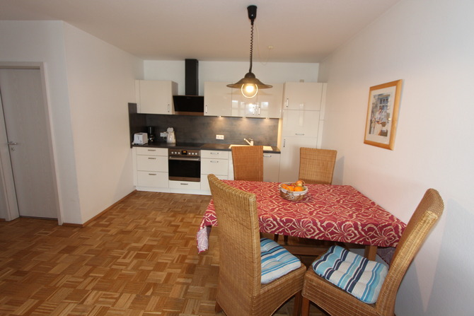 Ferienwohnung in Boltenhagen - Residenz Haffblick - Beispielbild Essbereich mit K&uuml;che