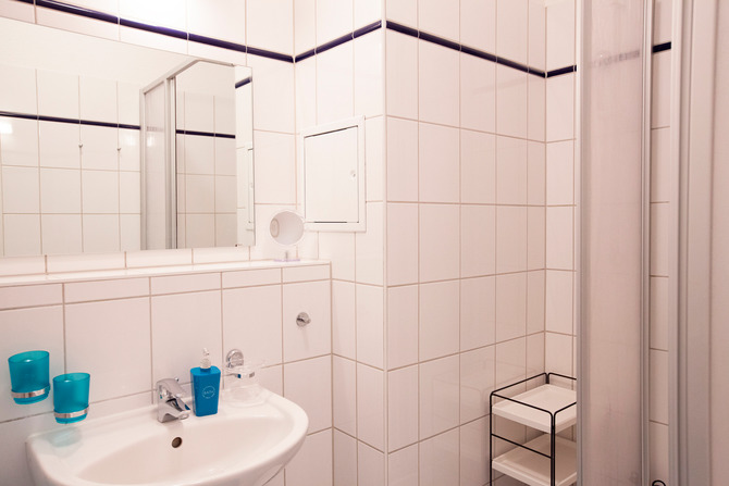 Ferienwohnung in Warnem&uuml;nde - Residenz Am Kurpark - Beispielbild Bad