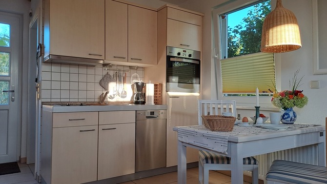 Ferienhaus in K&uuml;hlungsborn - Schlehdornhaus - K&uuml;chenbereich, mit allem, was gebraucht wird