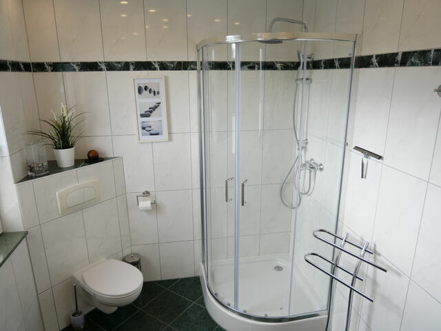 Bungalow in Hohenkirchen - direkt am Wasser ""K&uuml;stenperle"mit Meerblick und Sauna - Bild 23