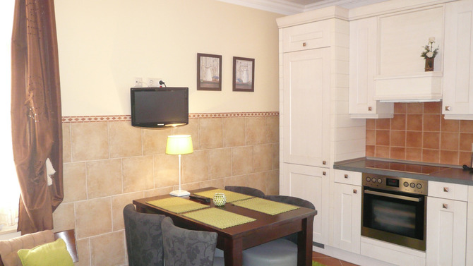 Ferienwohnung in Sassnitz - ROMANTIK 2 Balkone / Meerblick - Einbauk&uuml;che mit K&uuml;hlschrank und Gefrierschrank